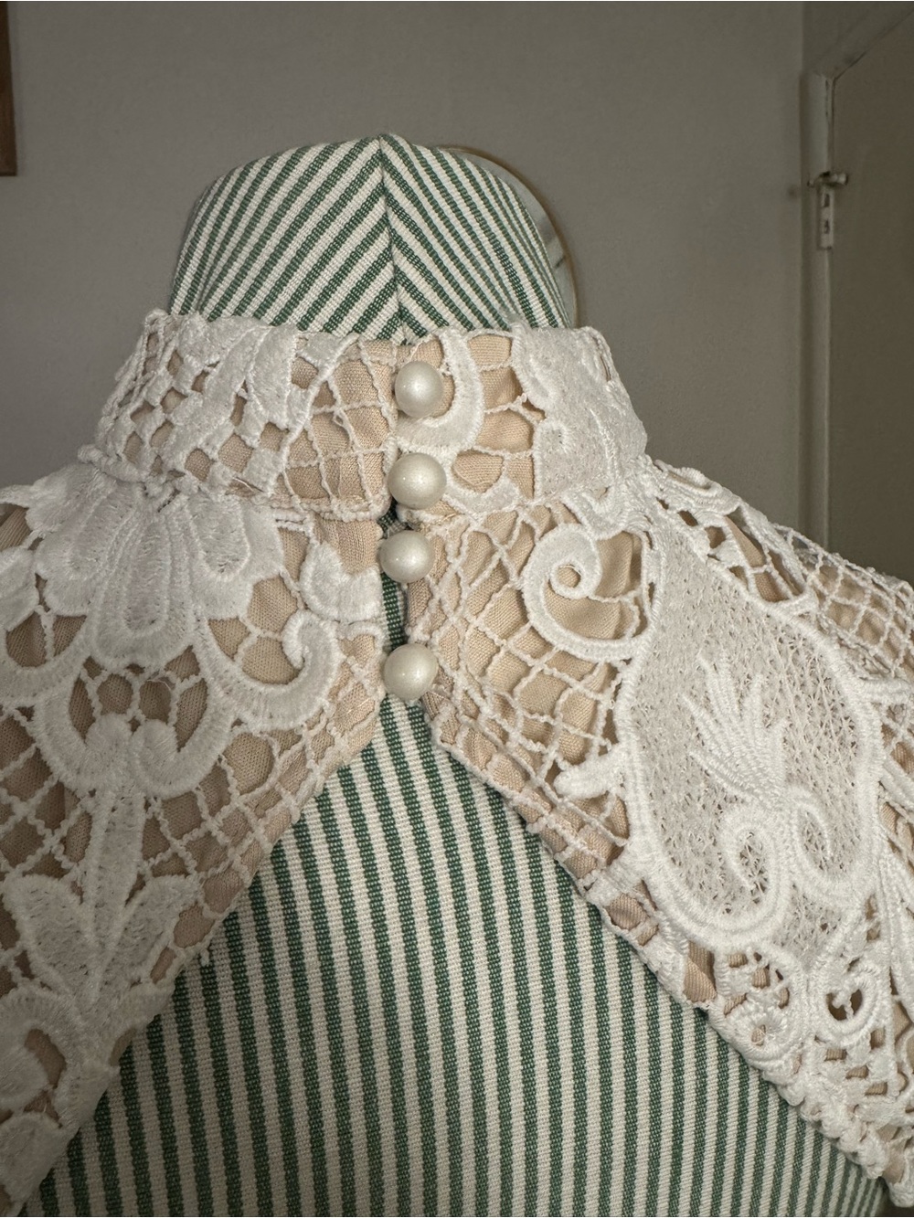 NWT Superdown White Crochet Lace Mini Dress XS Bridal - Picture 3 of 7